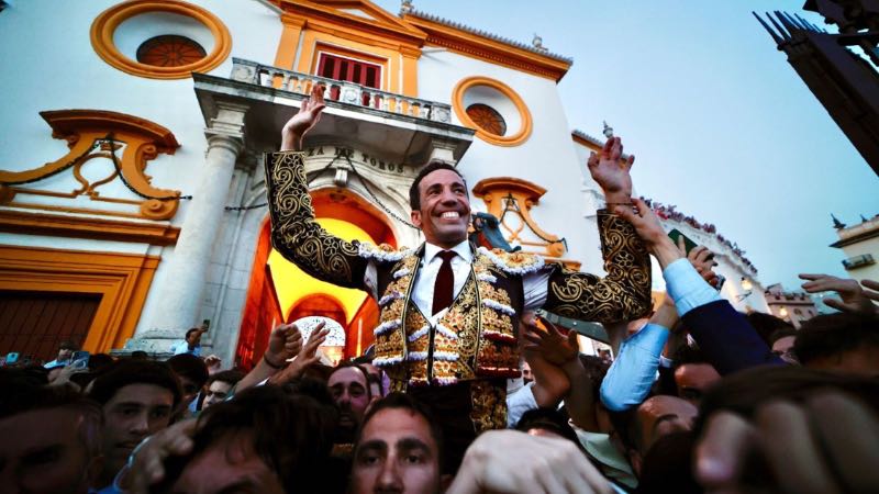David de Miranda rompe Sevilla y se consagra por la Puerta del Príncipe