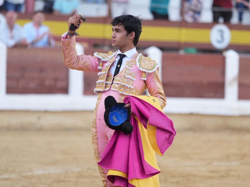 Tomás Bastos corta la única oreja en el cierre de Merida