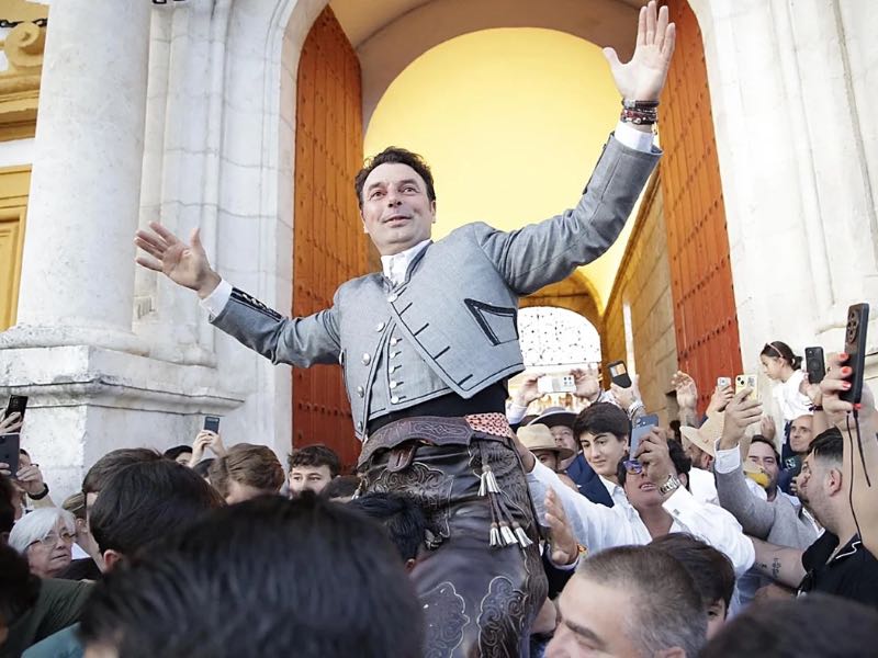 Andy Cartagena arrasa en Sevilla y se consagra como figura del rejoneo