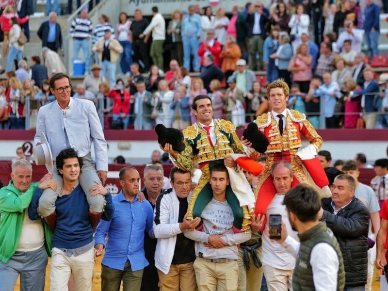 Borja Jiménez y Emilio de Justo triunfan en el regreso de los toros a Puertollano