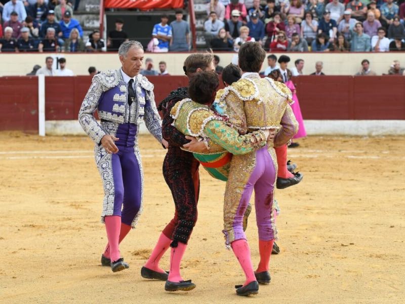 Alberto Durán, intervenido de urgencia tras la grave cogida sufrida en Valdemoro