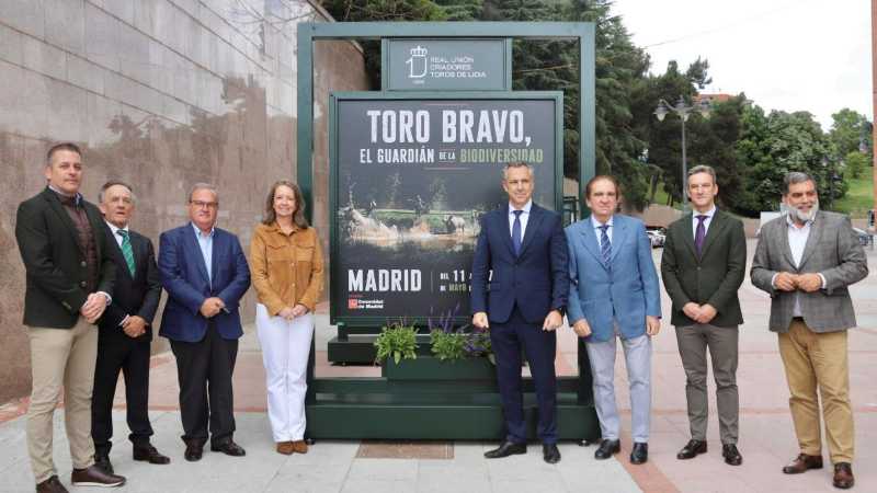 La RUCTL inaugura en Las Ventas la exposición «Toro Bravo, el guardián de la biodiversidad»