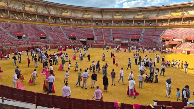 Lances de Futuro reúne a numerosos aficionados en las jornadas de puertas abiertas y de toreo de salón en Córdoba