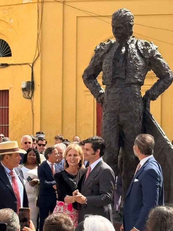 Inaugurado en Jerez el Monumeto a Rafael de Paula promovido por Morante.