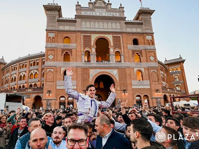 Fernando Adrián abre la Puerta Grande en Madrid, Fortes y Urdiales cumbres al natural