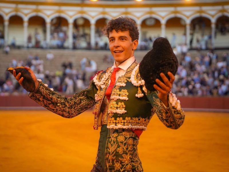 Mariscal Ruiz pasea la única oreja en la novillada de Sevilla