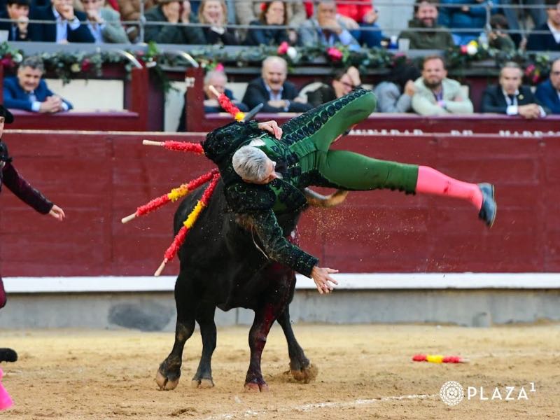 Curro Javier: “El toro me prendió por debajo del brazo y ya no pude escapar”