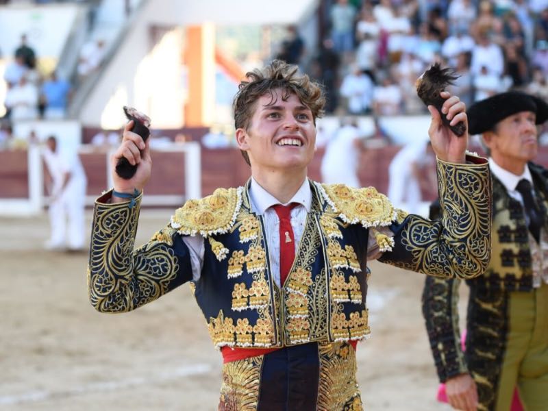 Álvaro Serrano rompe con su apoderado tras su triunfo en Las Ventas y abre una nueva etapa